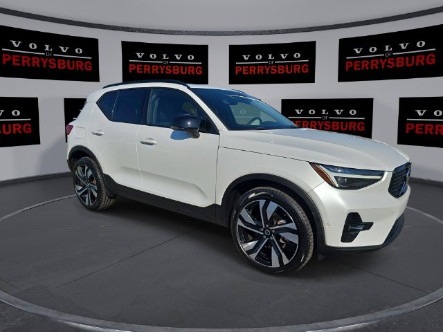 Certified 2025 Volvo XC40 B5 Plus Dark Theme SUV