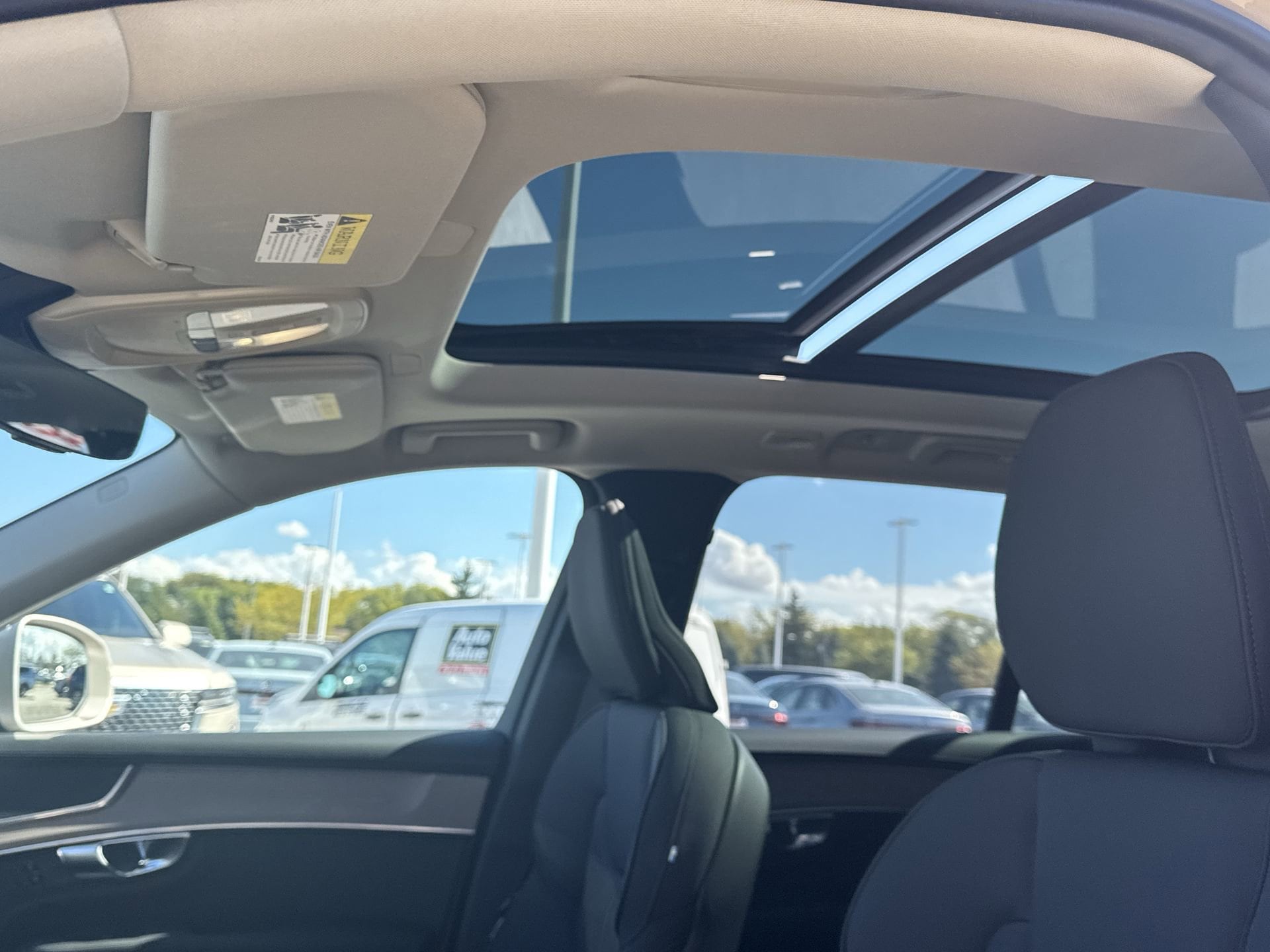 2026 Volvo XC90 Plus - Photo 18