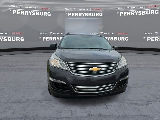Used 2015 Chevrolet Traverse LS with VIN 1GNKVFEDXFJ225013 for sale in Perrysburg, OH