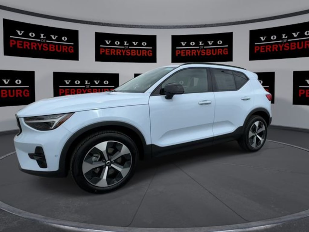 New 2026 Volvo XC40 B5 Plus SUV