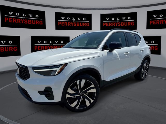 2023 Volvo XC40 B5 Plus Dark AWD's photo
