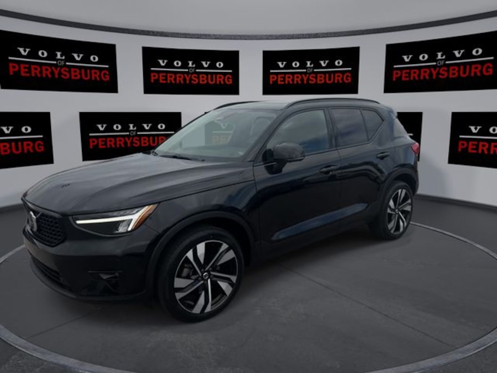 Certified 2023 Volvo XC40 B5 Plus Dark Theme SUV