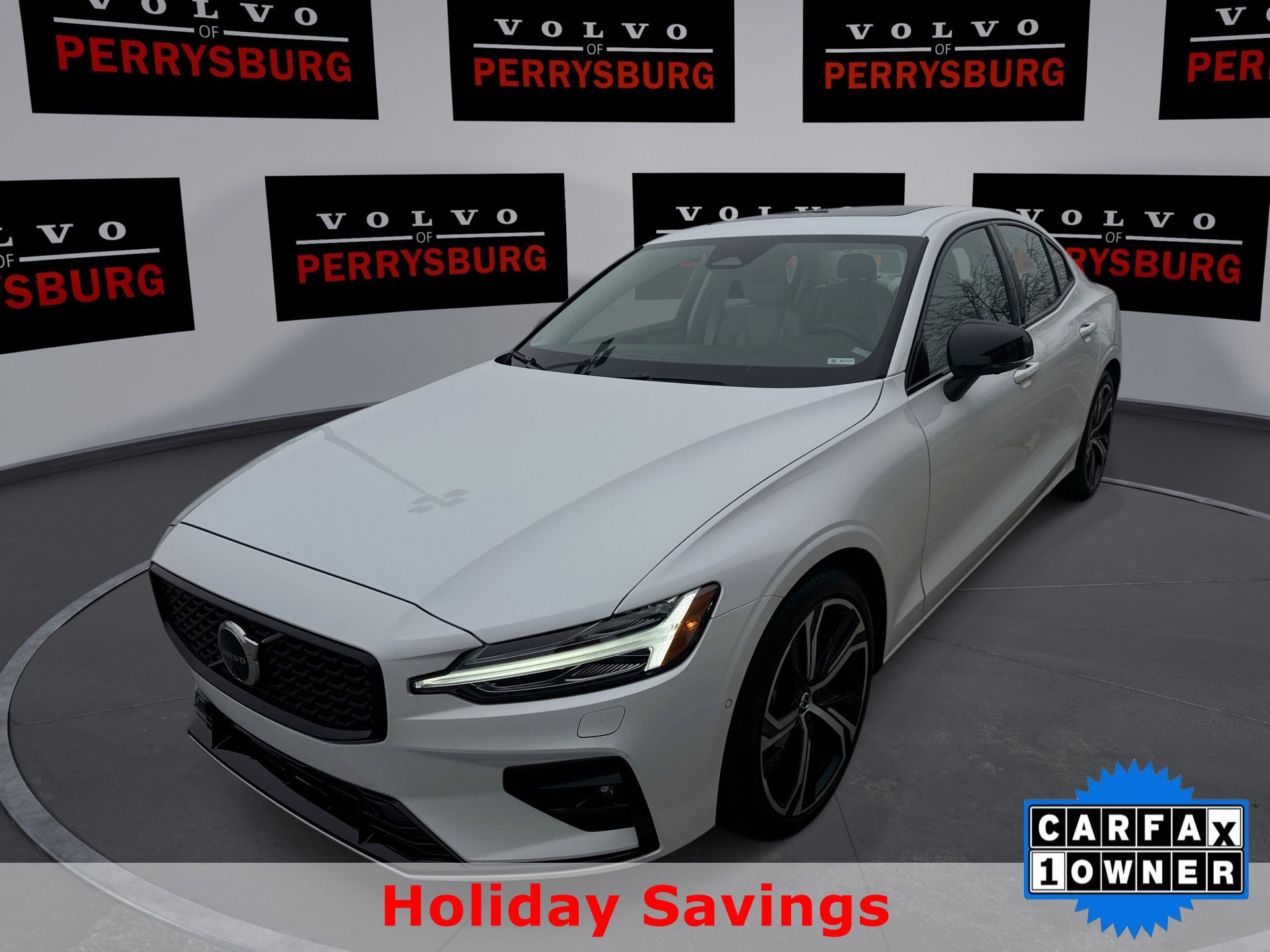 2024 Volvo S60 Plus's photo