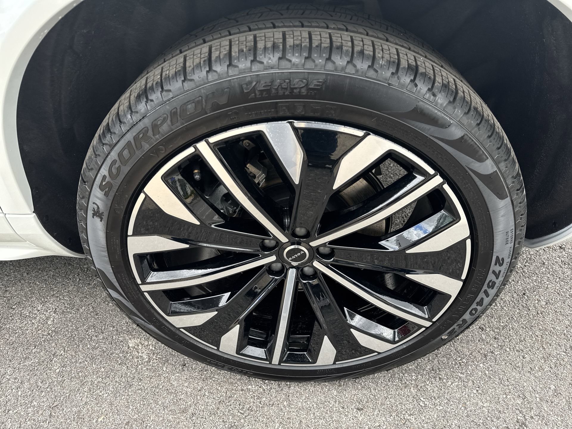 2025 Volvo XC90 Plus - Photo 33