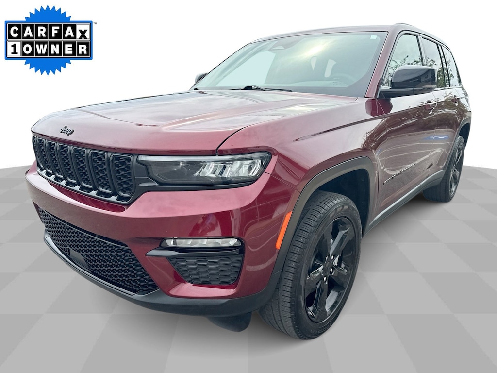Used 2024 Jeep Grand Cherokee Limited 4WD w/ Black Appearance Pkg & Panoramic Mo SUV