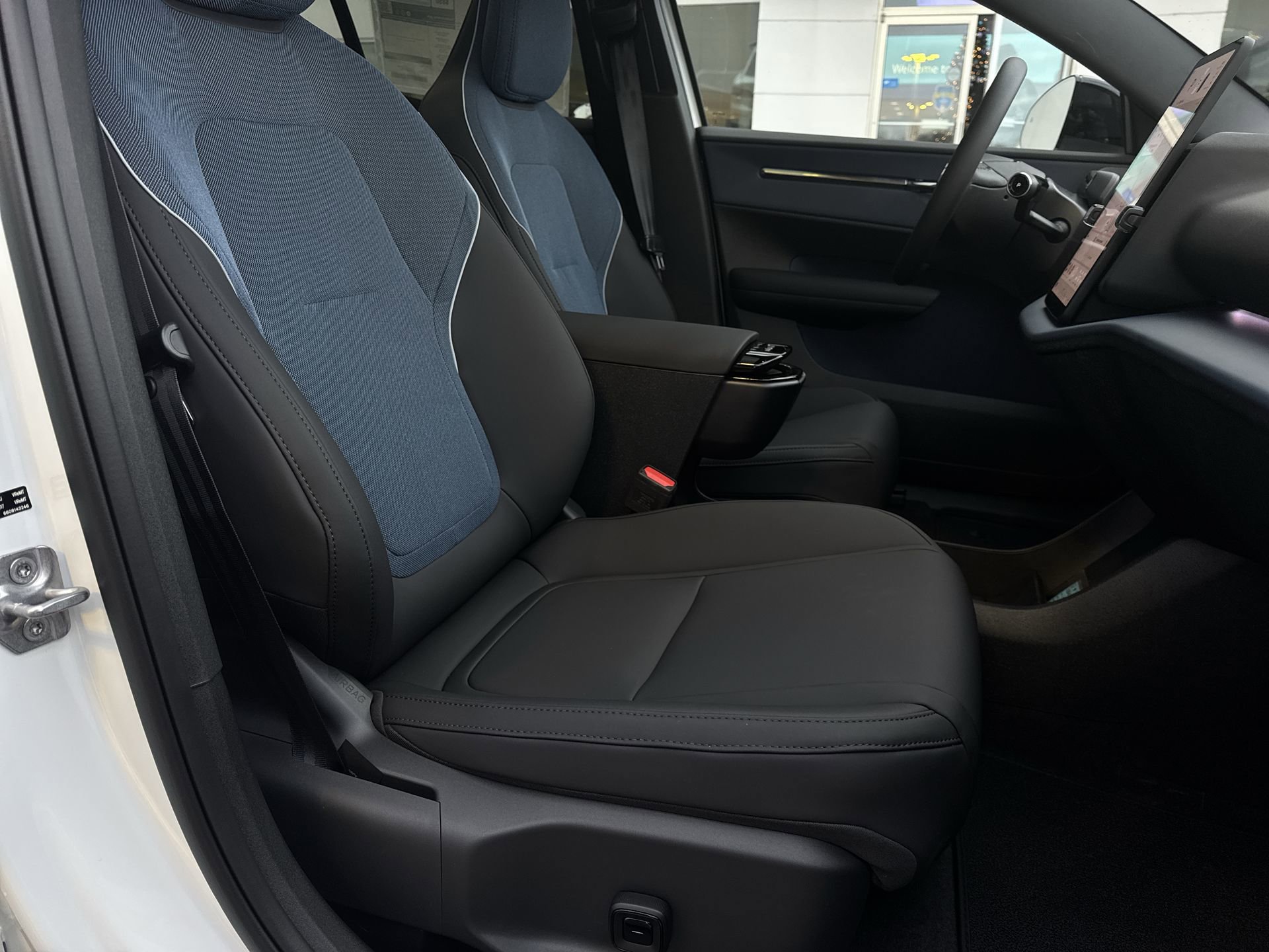 2026 Volvo EX30 Ultra - Photo 29