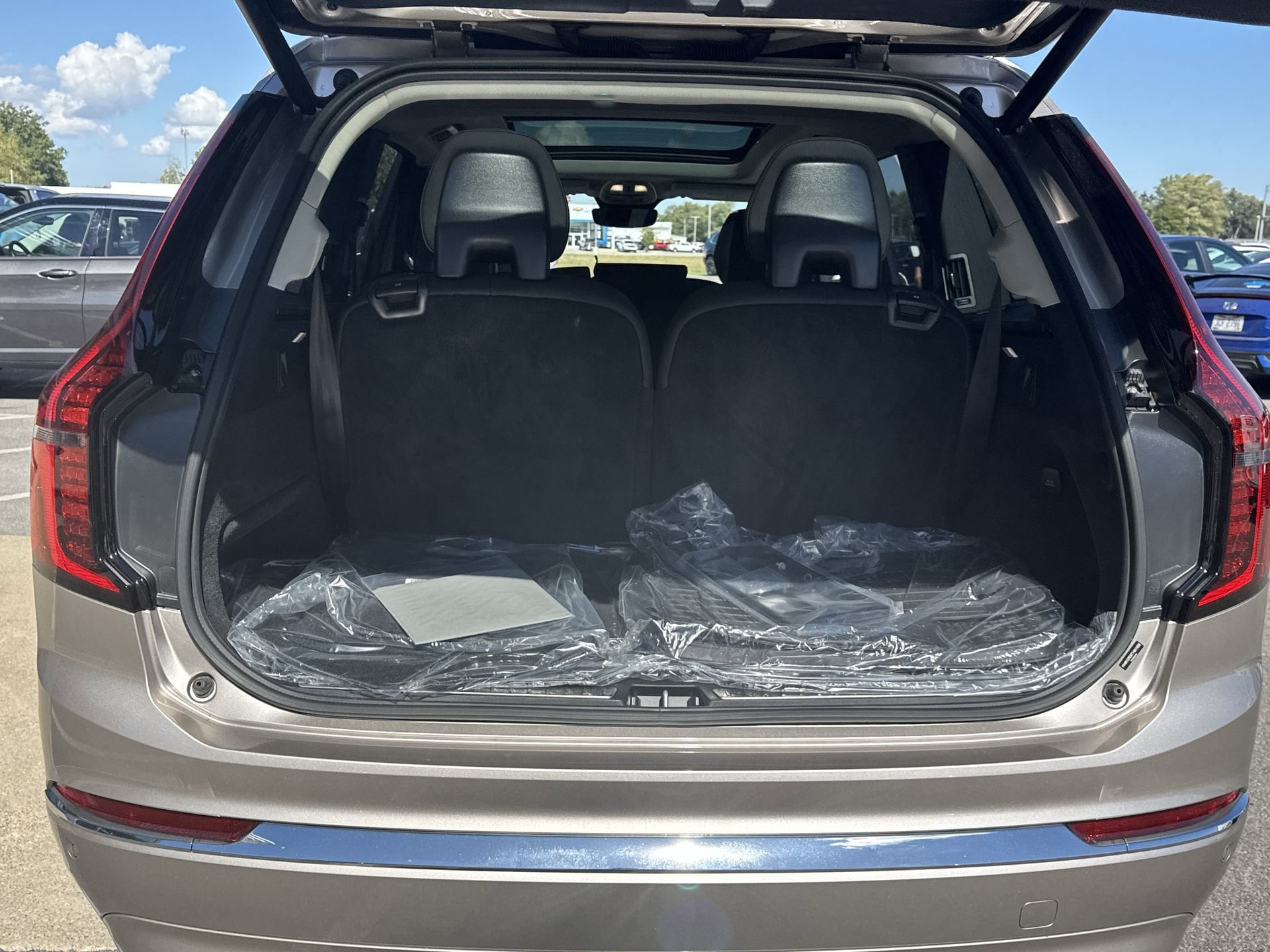 2026 Volvo XC90 Plus - Photo 25