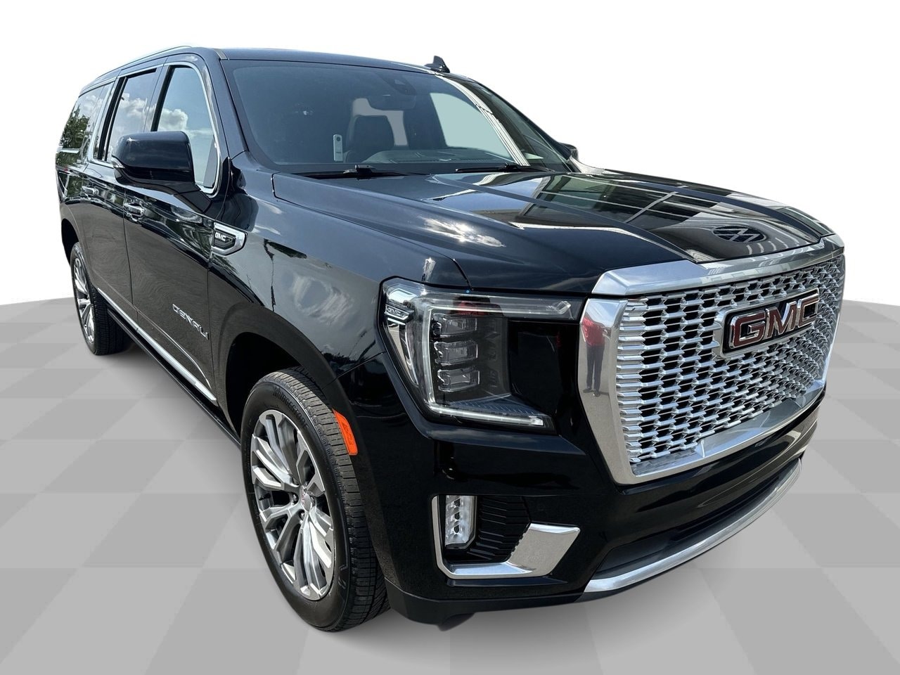 Used 2021 GMC Yukon XL Denali with VIN 1GKS2JKL7MR283857 for sale in Perrysburg, OH