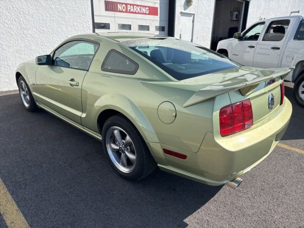 Used 2005 Ford Mustang GT Deluxe Coupe