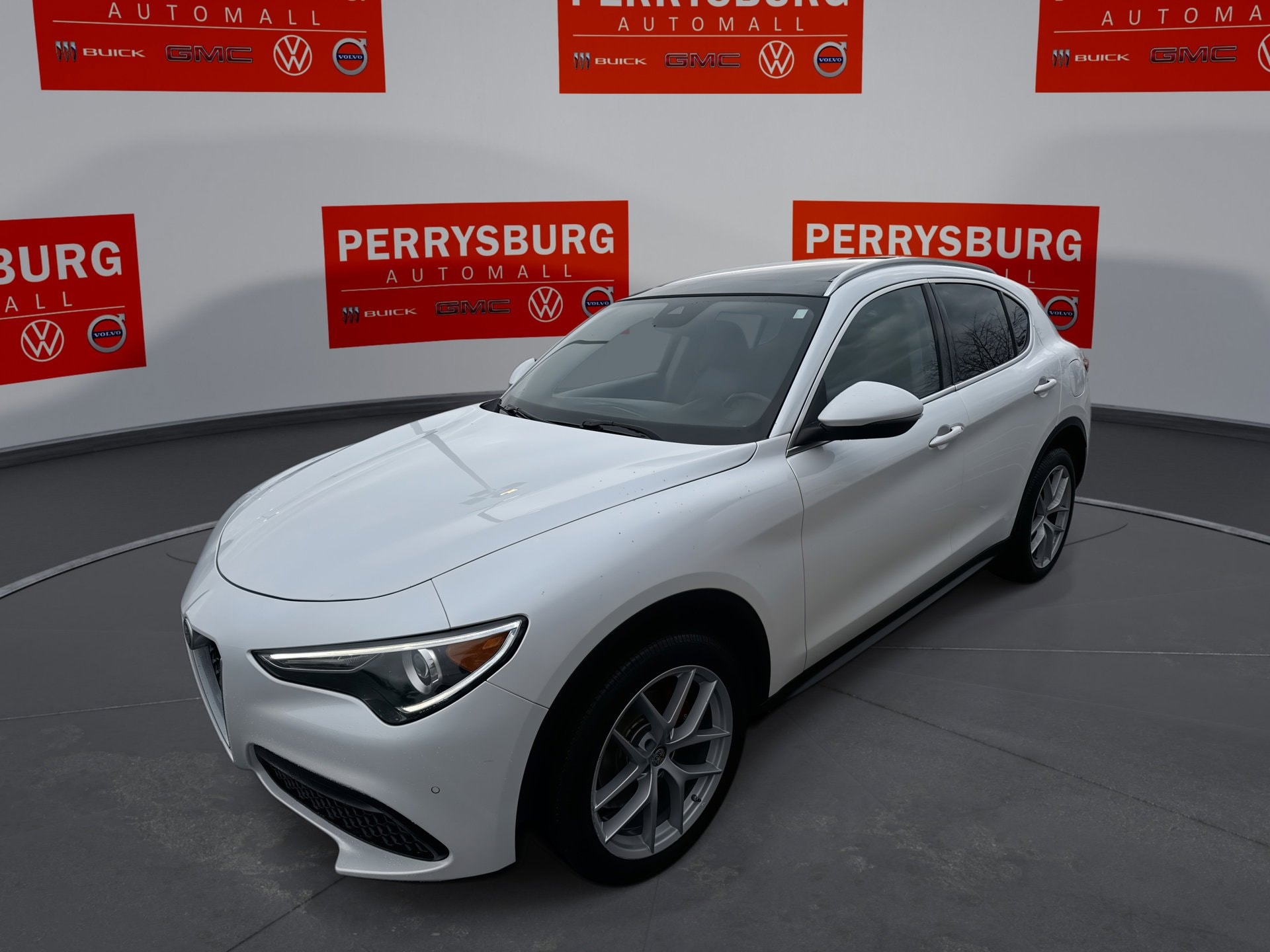 2019 Alfa Romeo Stelvio Ti Lusso's photo