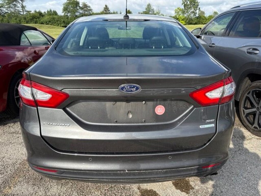 Used 2016 Ford Fusion SE w/ Luxury Pkg & Moon Sedan