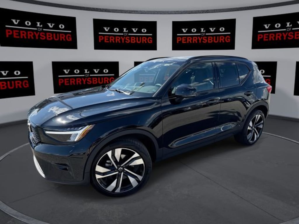 Certified 2023 Volvo XC40 B5 Plus Dark Theme SUV