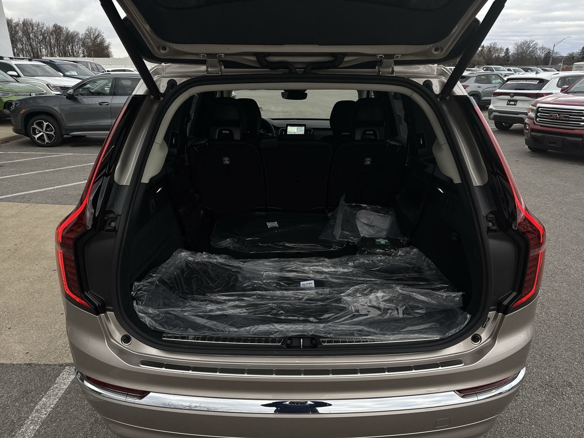 2026 Volvo XC90 Plus - Photo 27