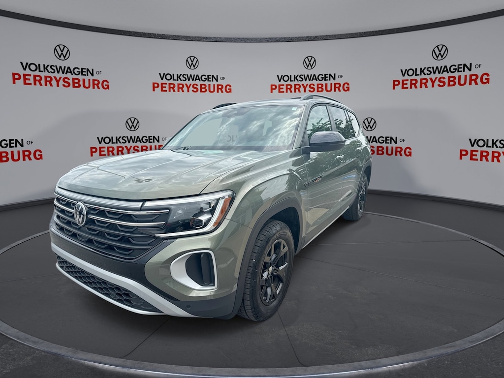 Used 2025 Volkswagen Atlas 4Motion Peak Edition w/ Captains Chairs & Panorami SUV