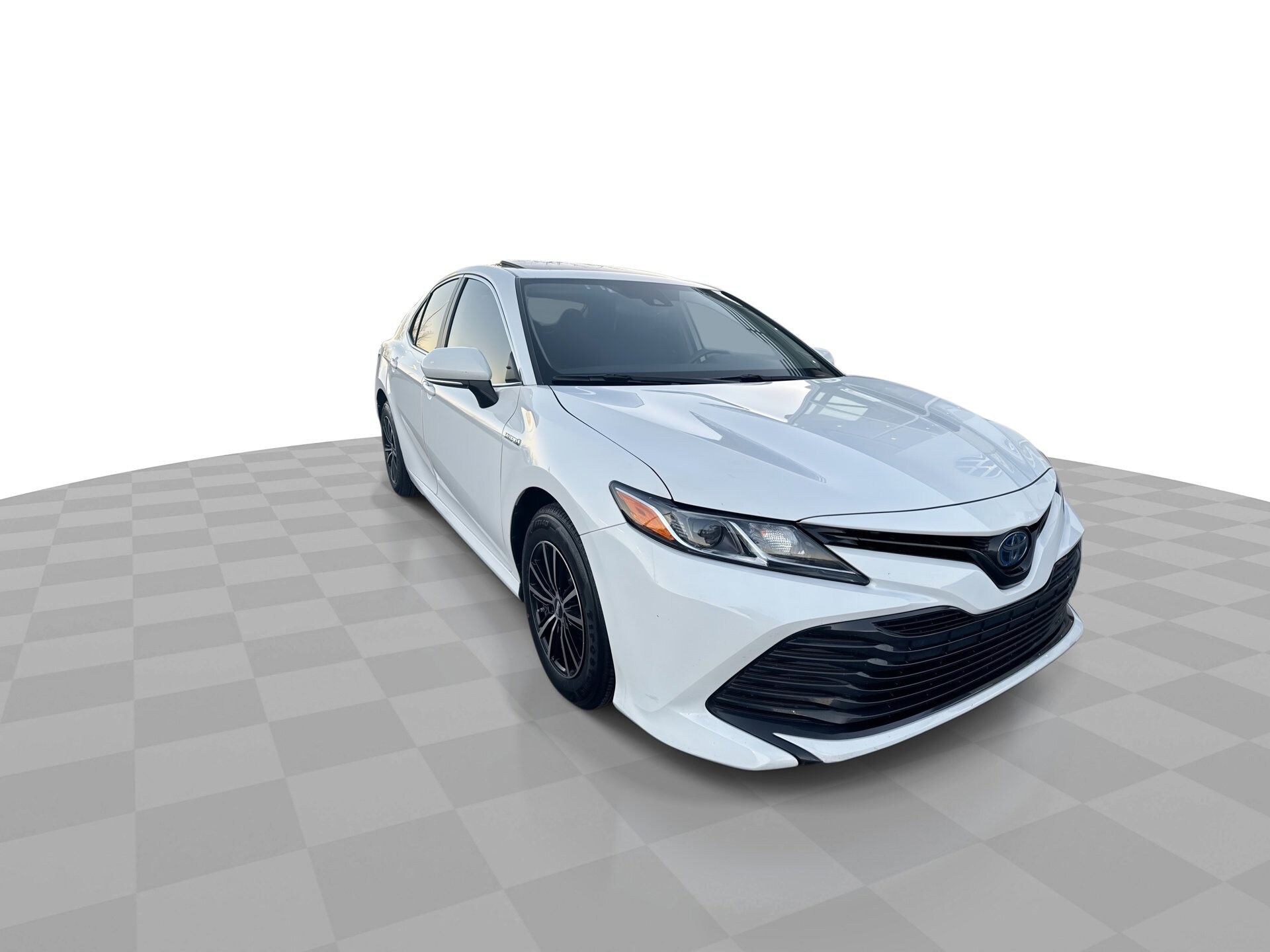 2020 Toyota Camry Hybrid LE photo 2