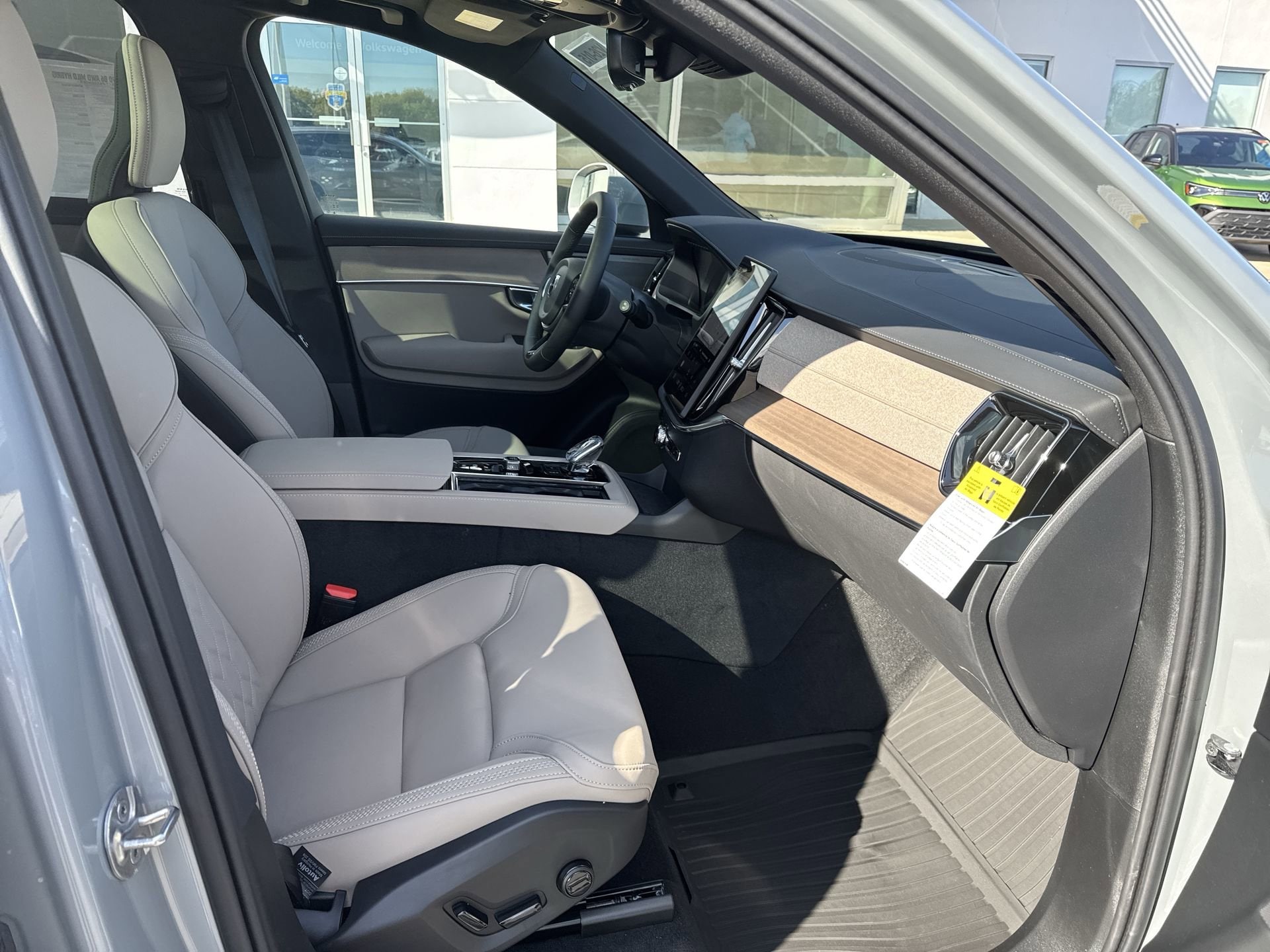 2026 Volvo XC90 Plus - Photo 27