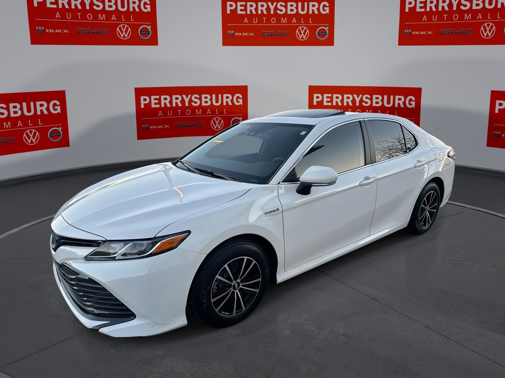 2020 Toyota Camry LE's photo
