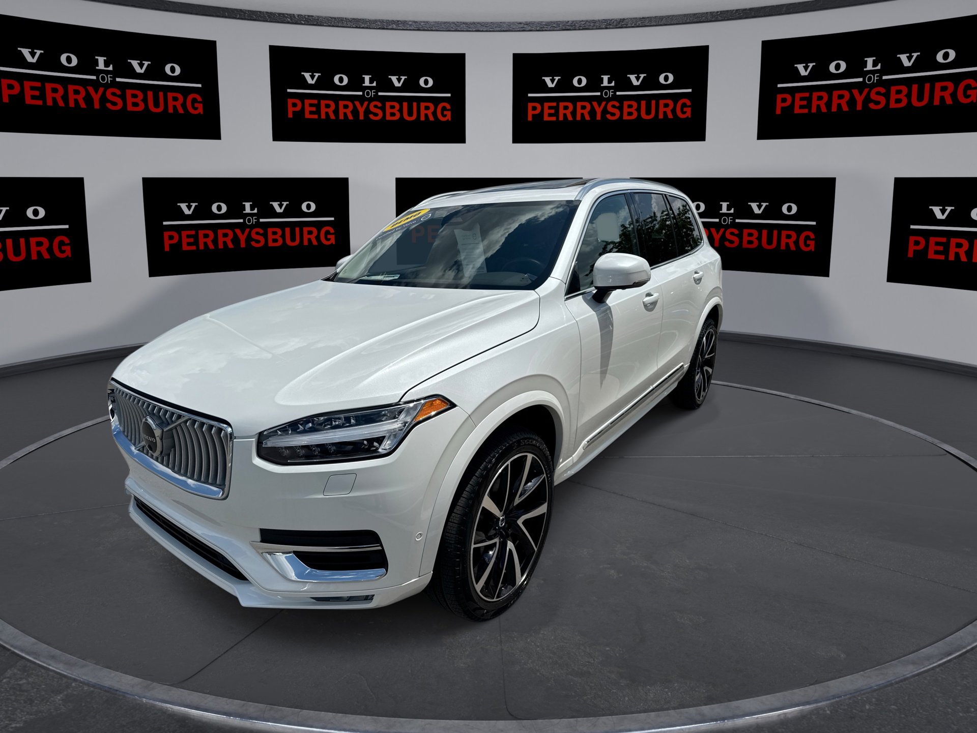 2025 Volvo XC90 B5 AWD Plus photo 4