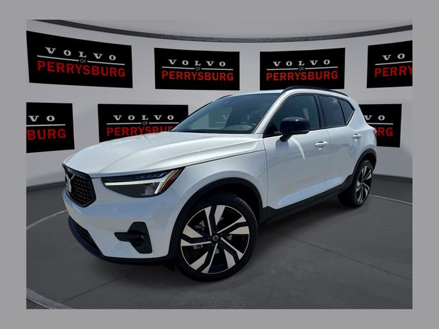 2023 Volvo XC40 B5 Plus Dark AWD's photo
