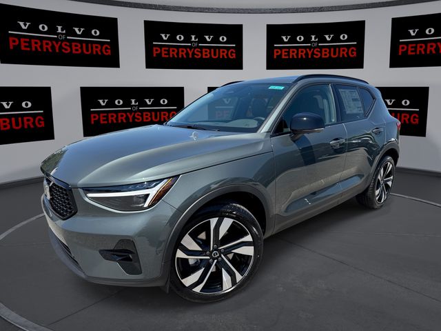 2026 Volvo XC40 B5 Plus Dark AWD's photo