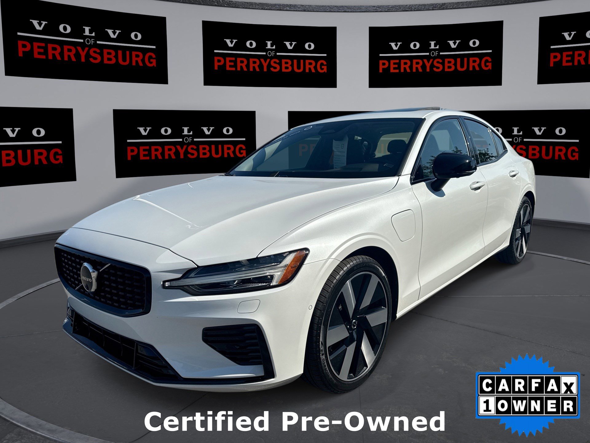 2024 Volvo S60 Plus's photo