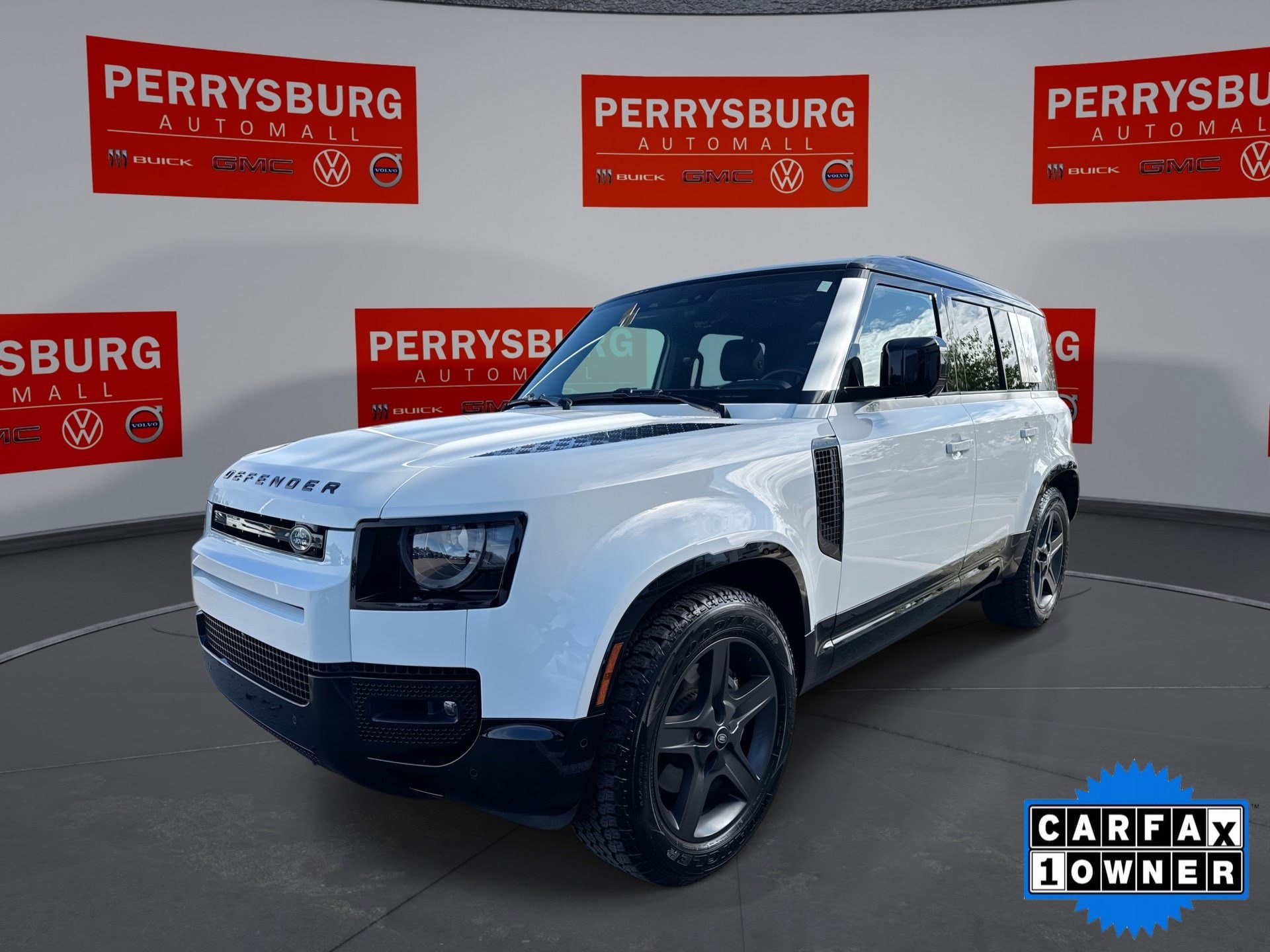 2024 Land Rover Defender X-Dynamic SE's photo