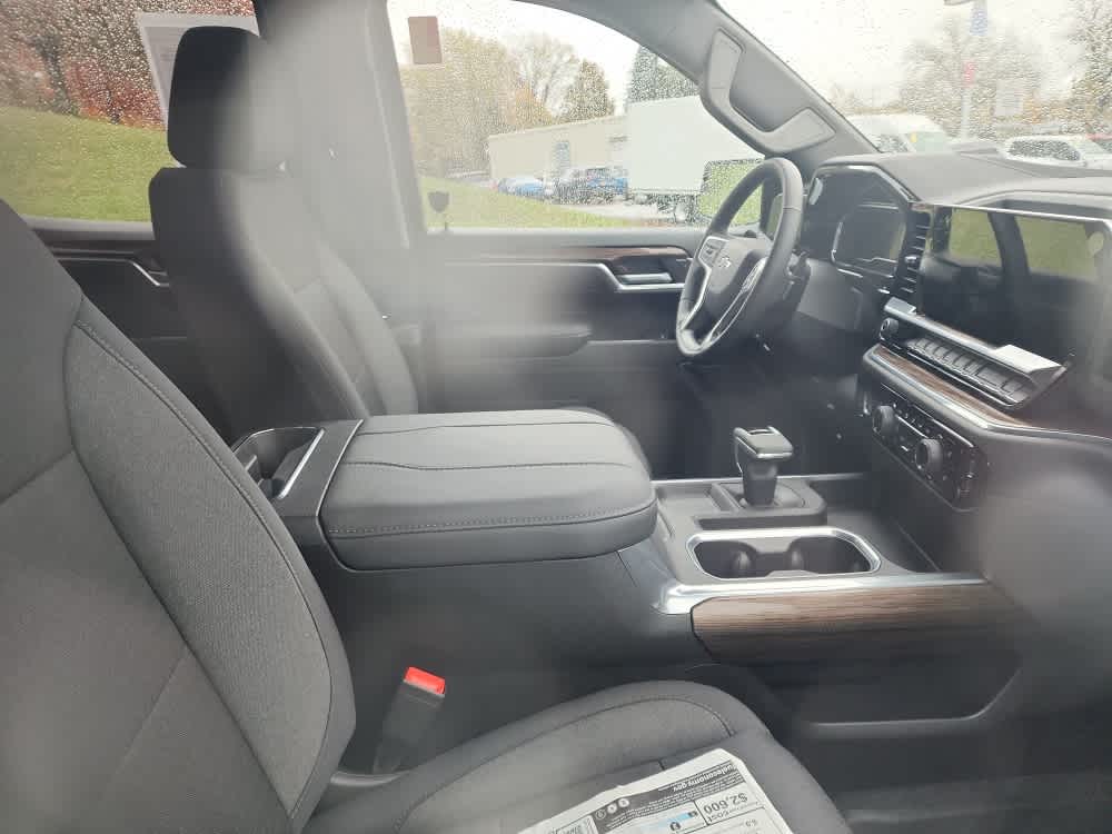 2023 Chevrolet Silverado 1500 RST photo 3