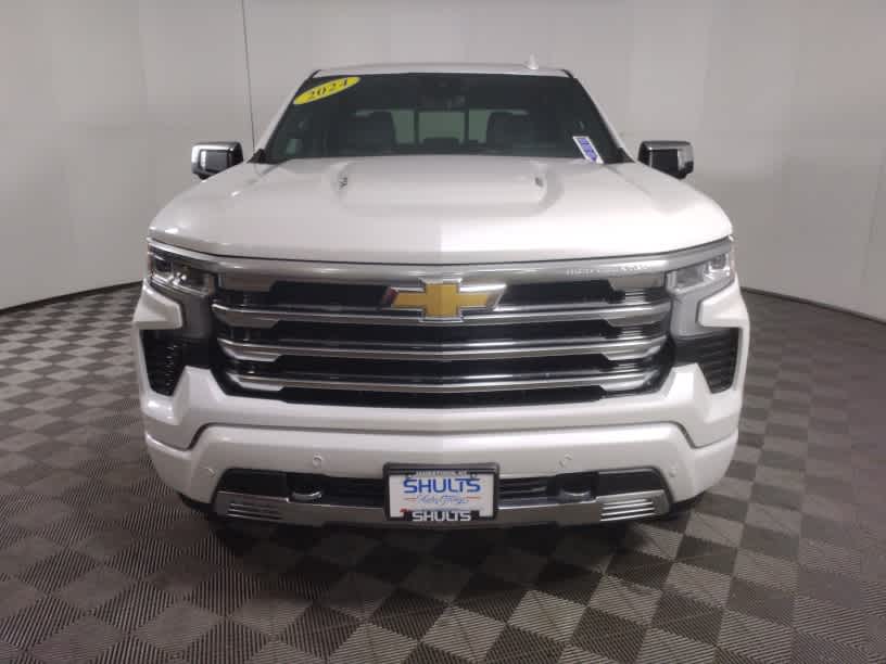 2024 Chevrolet Silverado 1500 High Country photo 2