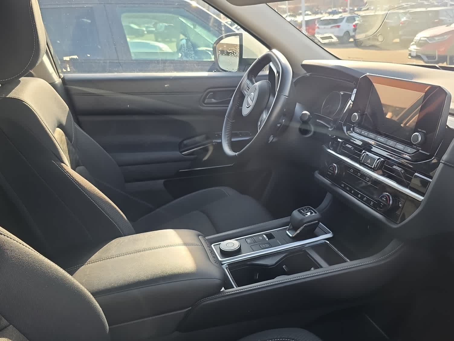 2025 Nissan Pathfinder SV photo 2