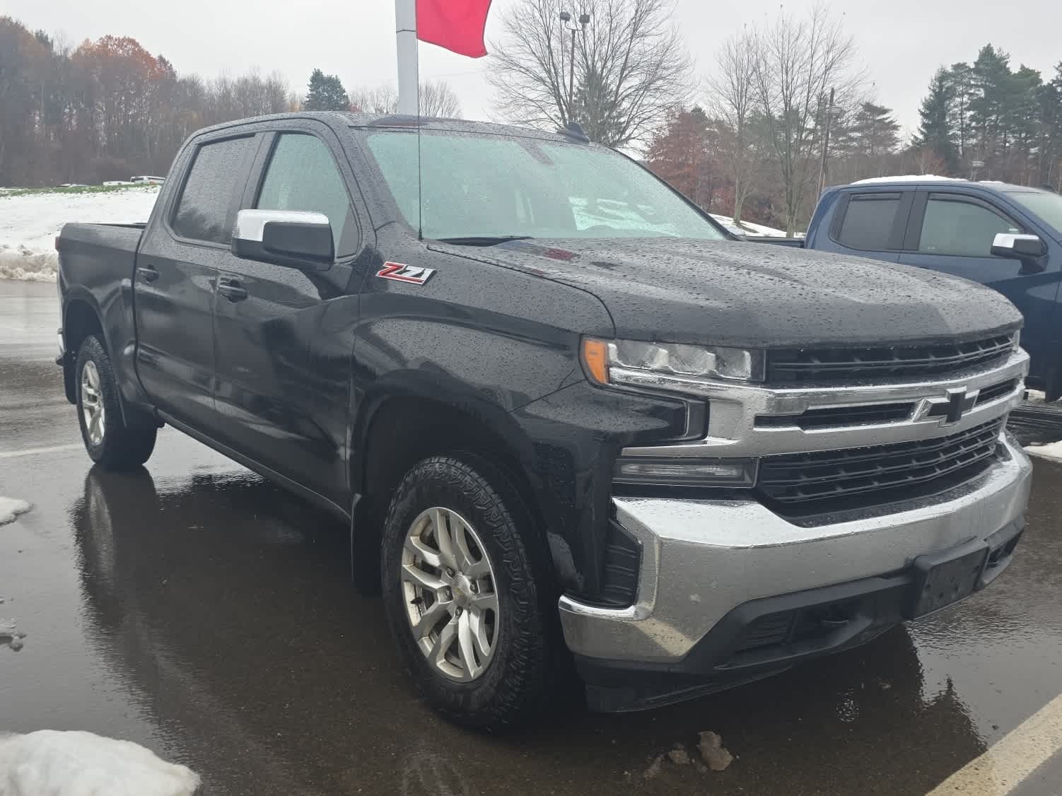 2019 Chevrolet Silverado 1500 LT photo 2