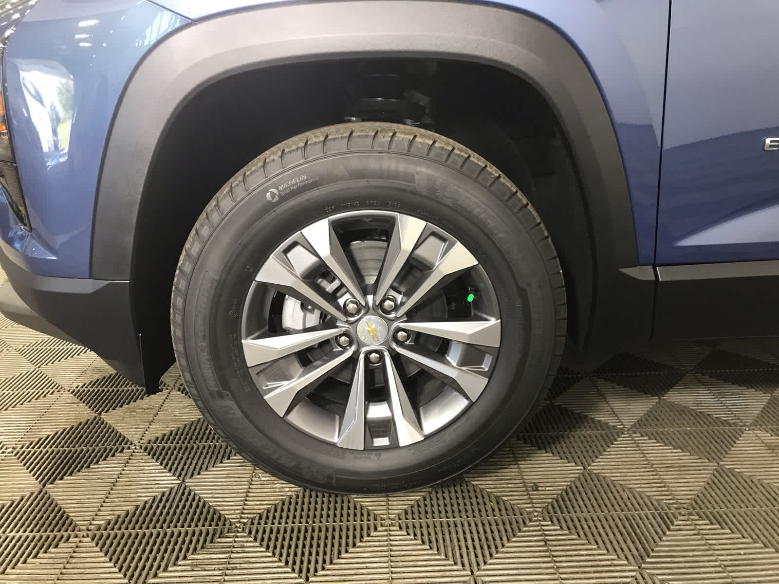 2026 Chevrolet Equinox LT photo 2