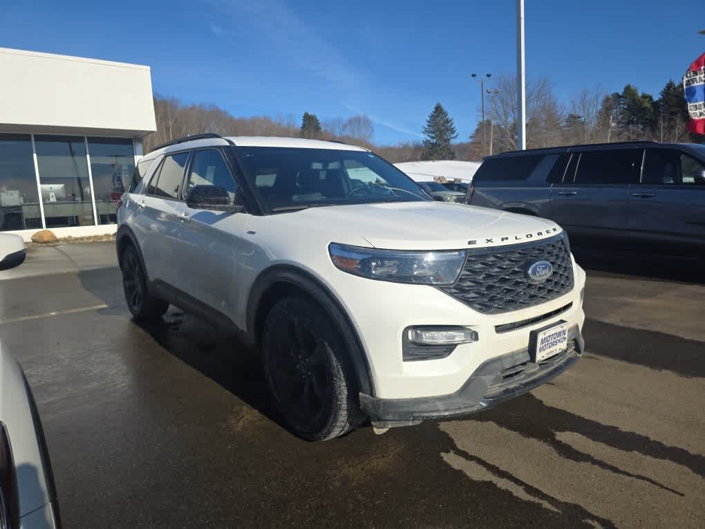 2023 Ford Explorer ST-LINE's photo