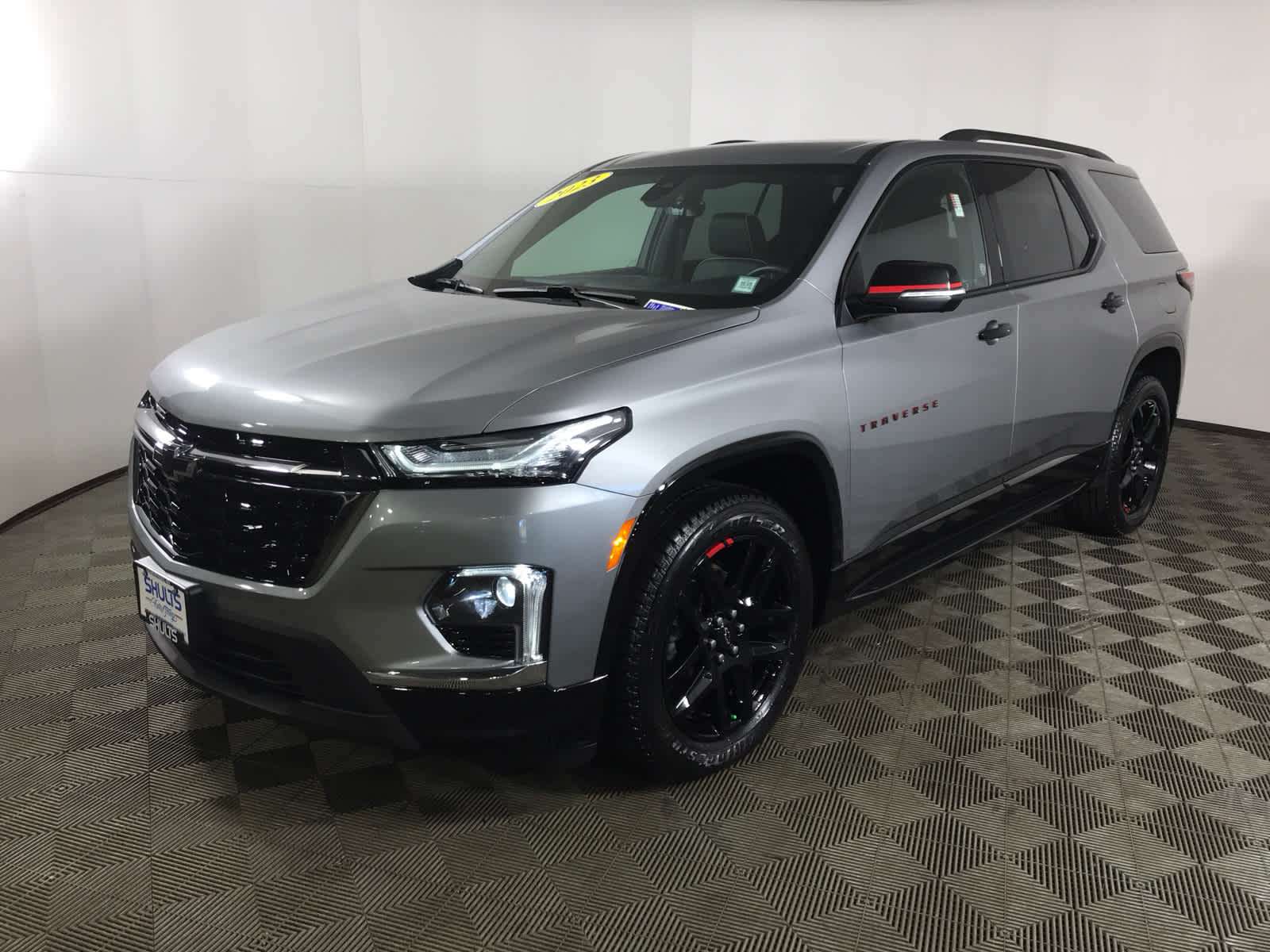 2023 Chevrolet Traverse Premier photo 2