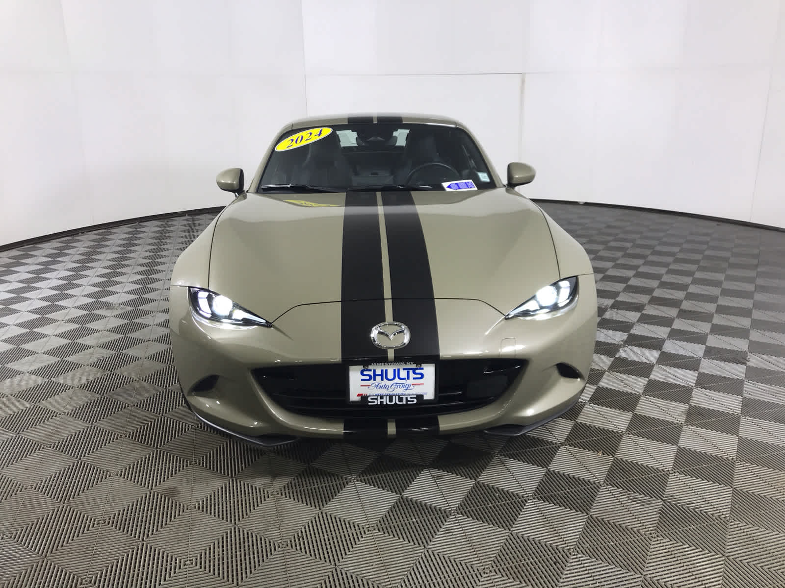 2024 Mazda MX-5 Miata Miata RF Grand Touring photo 2