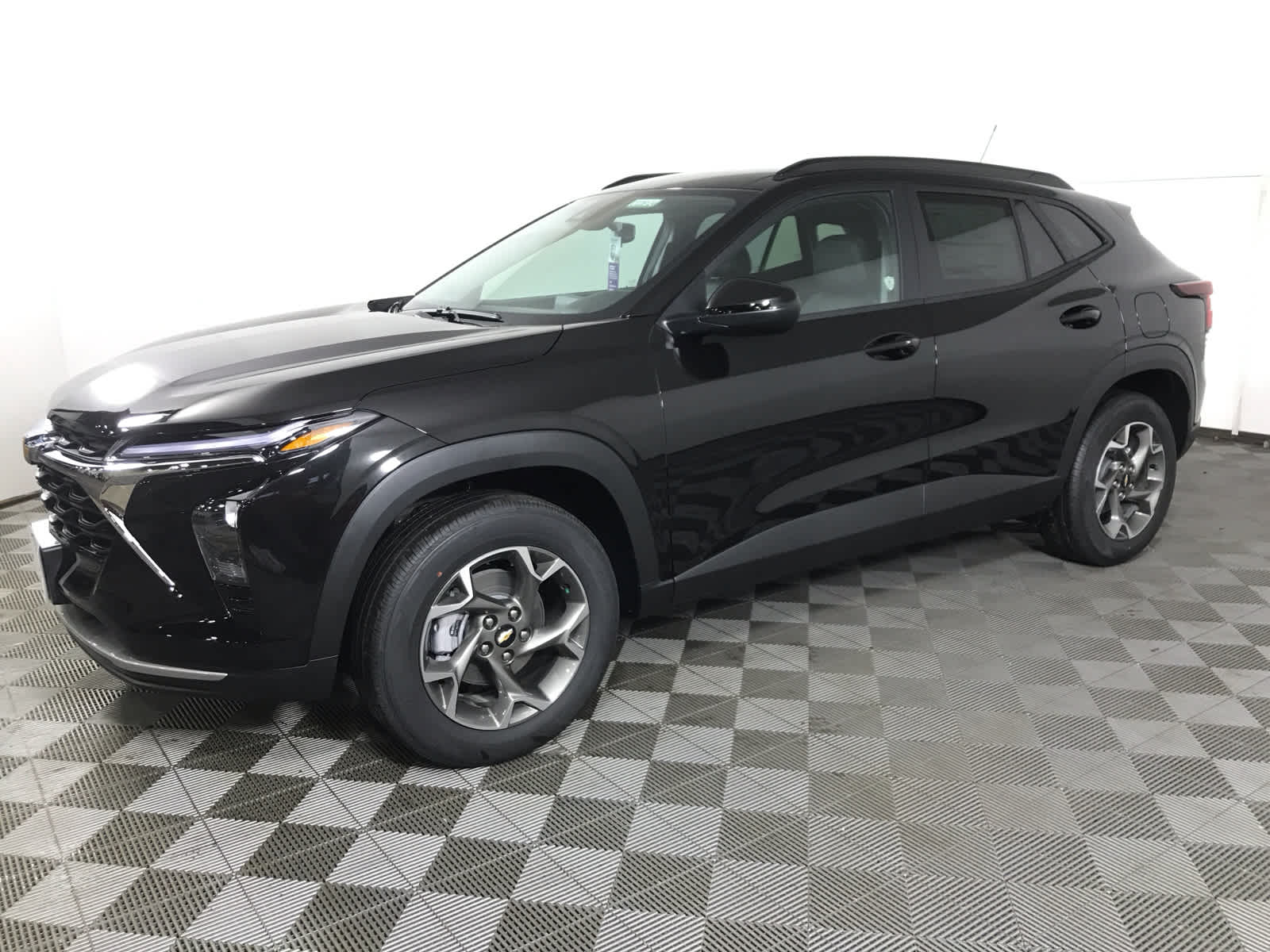 2026 Chevrolet Trax LT photo 2