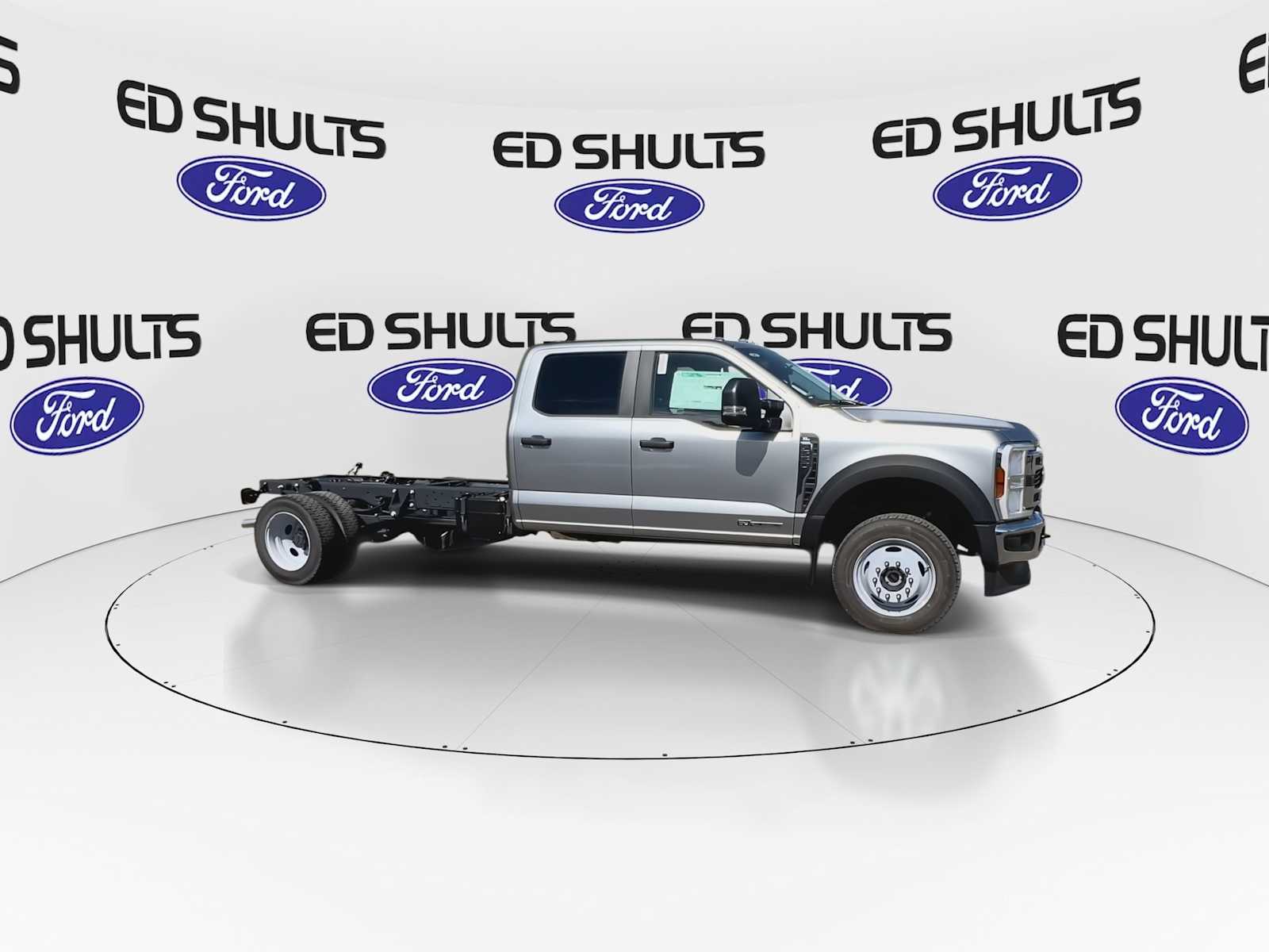 2024 Ford F-550 photo 2