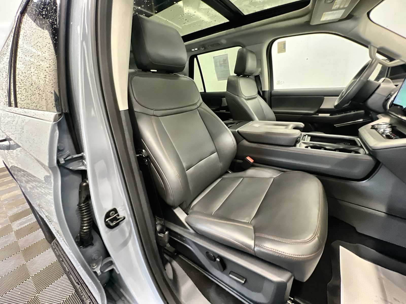 2025 Ford Expedition Active - Photo 27