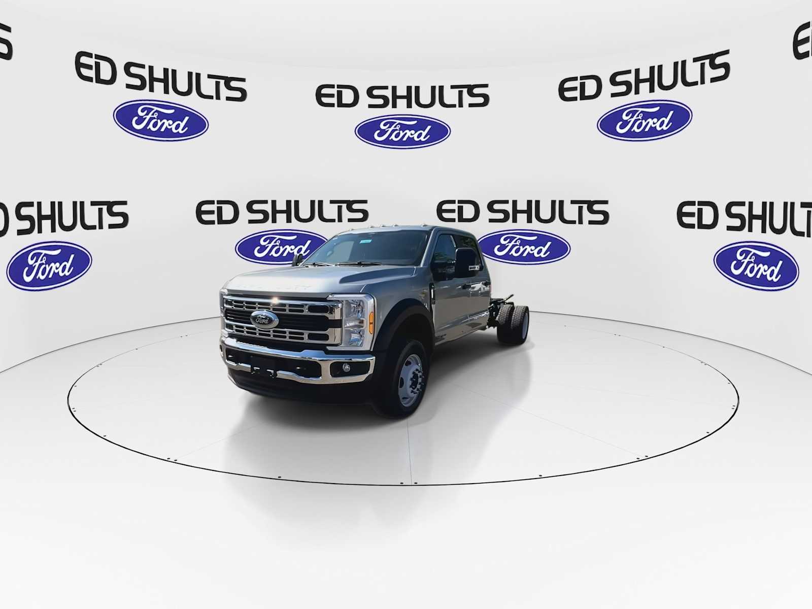 2024 Ford F-550 photo 3