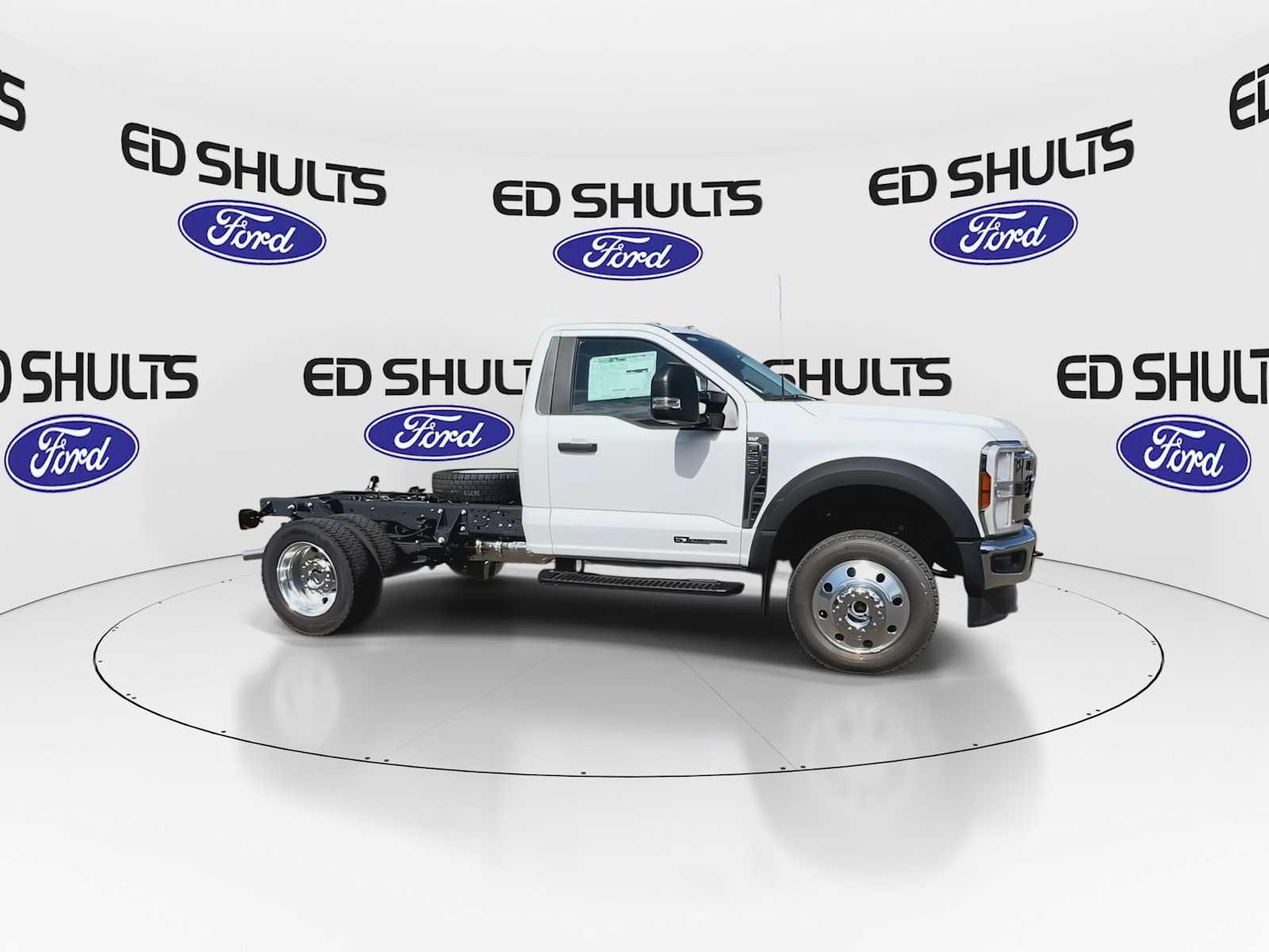2024 Ford F-550 photo 2