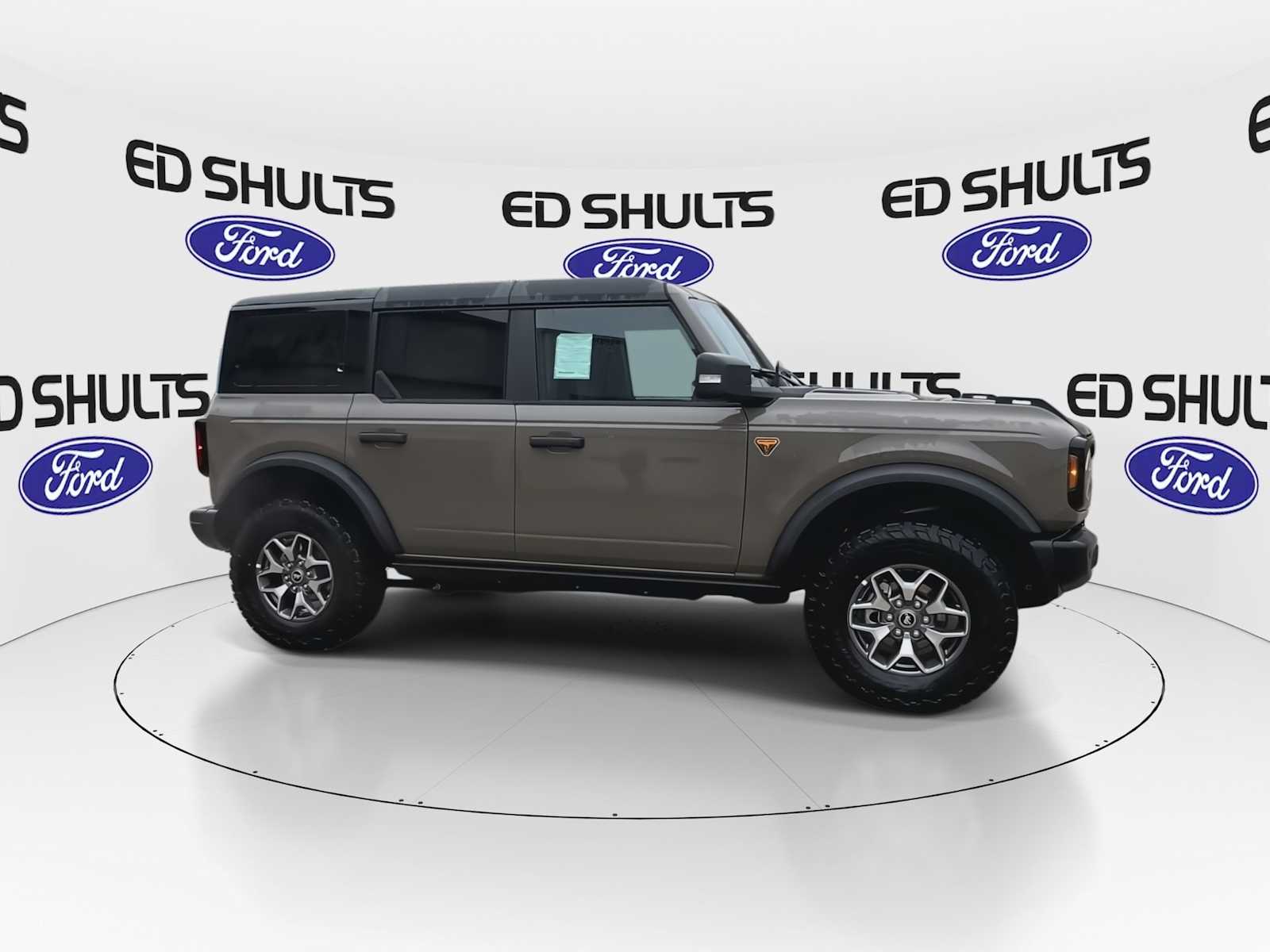 2025 Ford Bronco Badlands photo 2
