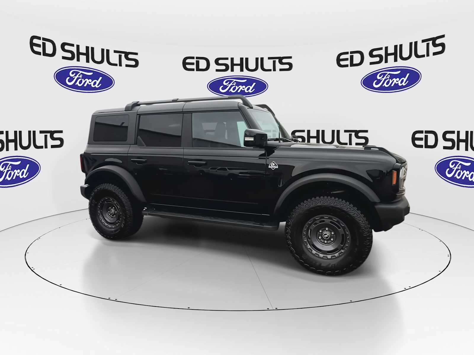 2024 Ford Bronco Outer Banks photo 2