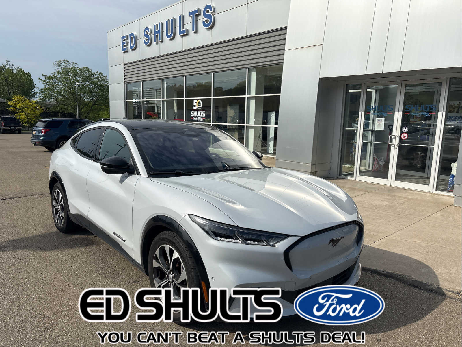 2023 Ford Mustang-Mach-e Premium's photo