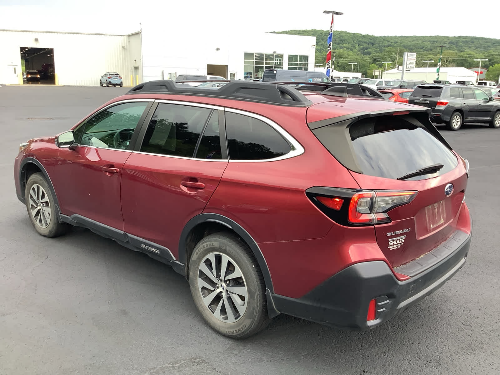 2020 Subaru Outback Premium photo 3