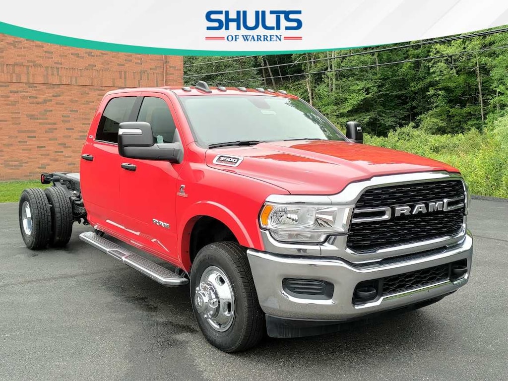 New 2024 Ram 3500 Chassis Cab 3500 SLT CREW CAB CHASSIS 4X4 60' CA Pickup