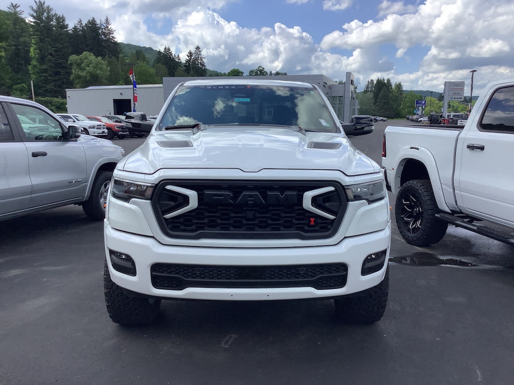 New 2026 Ram 1500 BLACK WIDOW PACKAGE BIG HORN CREW CAB 4X4 5' 7" BOX Pickup
