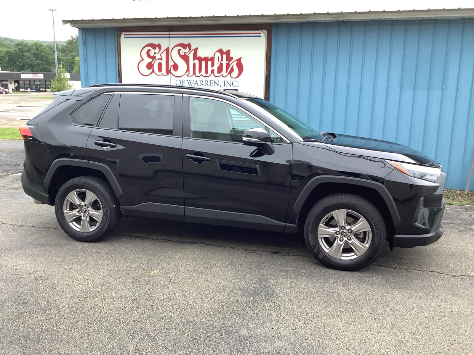 2022 Toyota RAV4 XLE photo 4