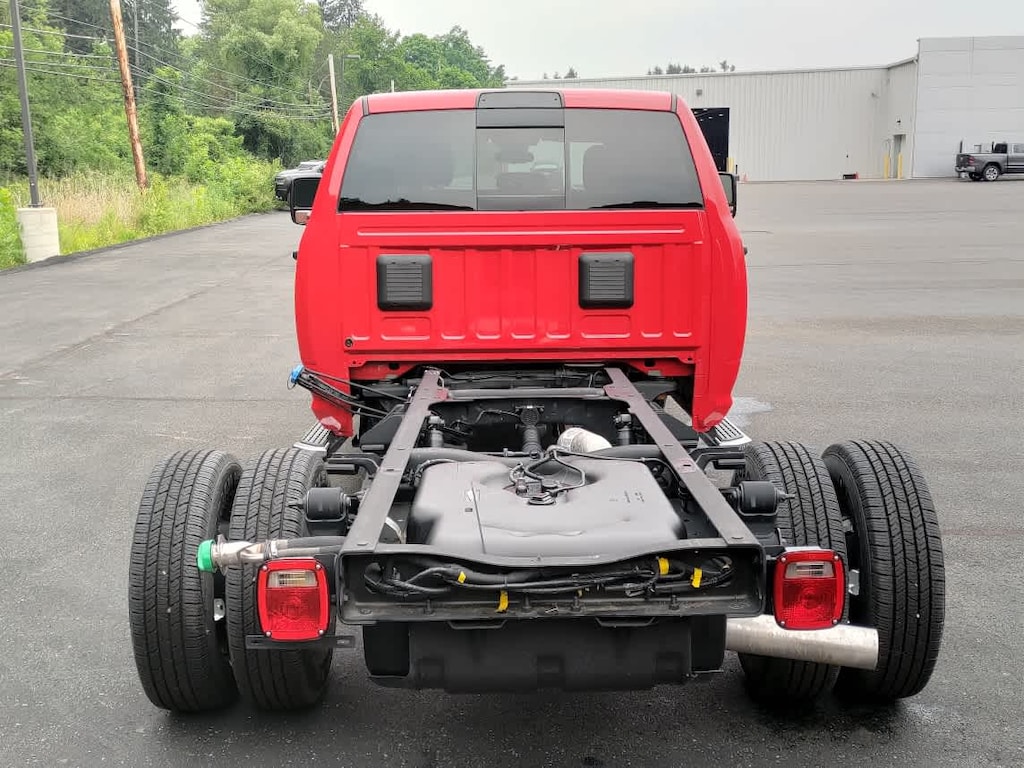 New 2024 Ram 3500 Chassis Cab 3500 SLT CREW CAB CHASSIS 4X4 60' CA Pickup