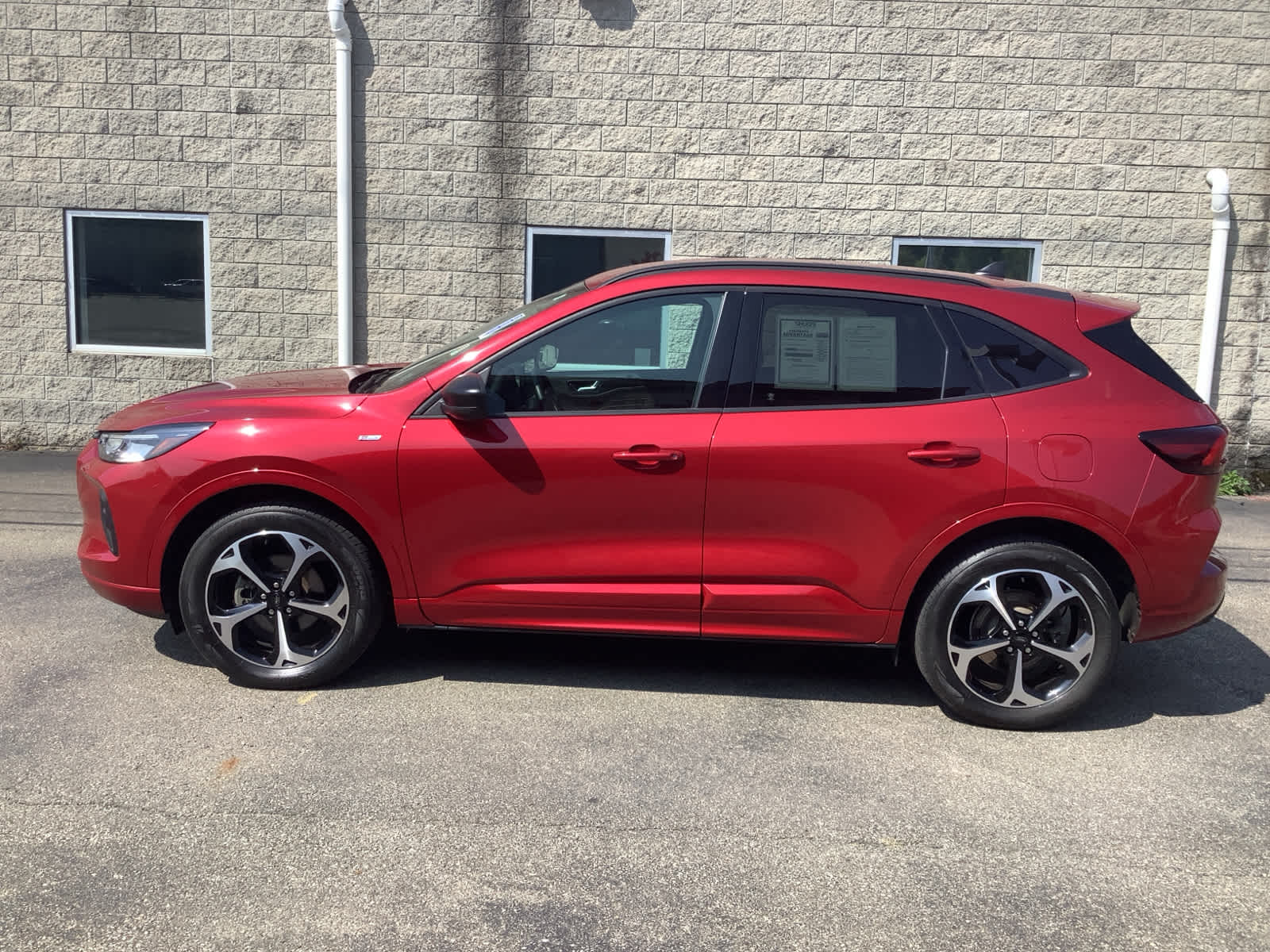 2023 Ford Escape ST-Line Select photo 4