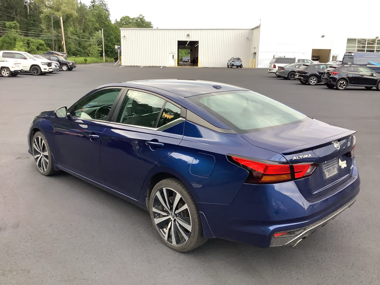 2019 Nissan Altima SR photo 3