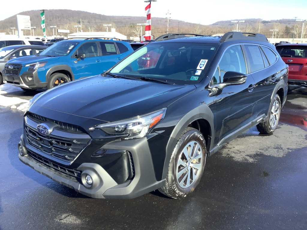 Used 2025 Subaru Outback Premium SUV